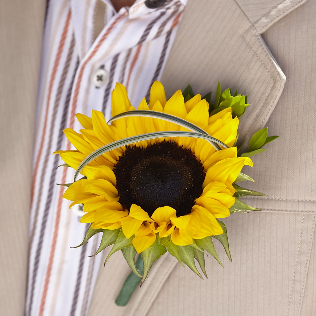 Free Spirit Boutonniere – True Blooms, Winters CA